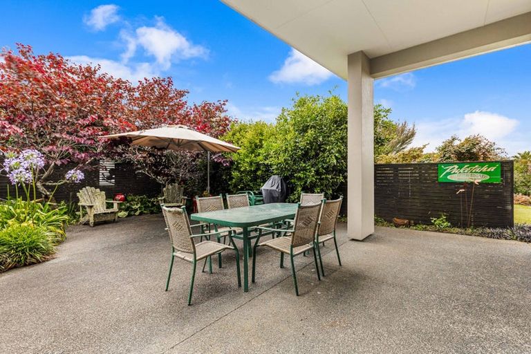 Photo of property in 1 Gavinike Place, Waimauku, 0812