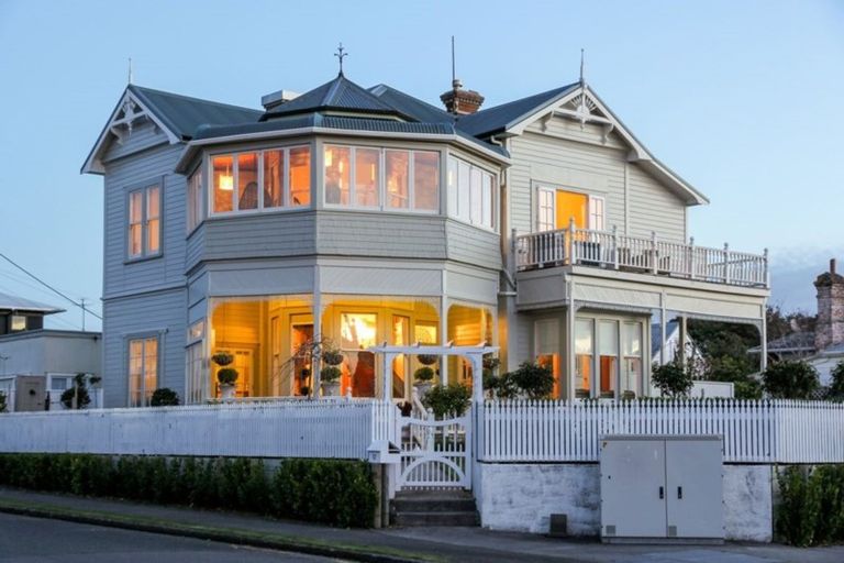 Photo of property in 12 Weymouth Street, New Plymouth, 4310