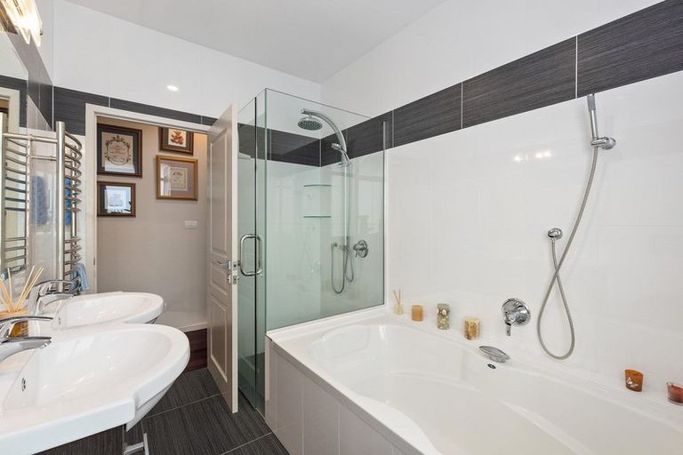 Photo of property in 64 Balboa Drive, Matakatia, Whangaparaoa, 0930