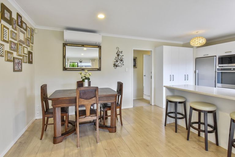 Photo of property in 4 Croftview Road, Wattle Downs, Auckland, 2103