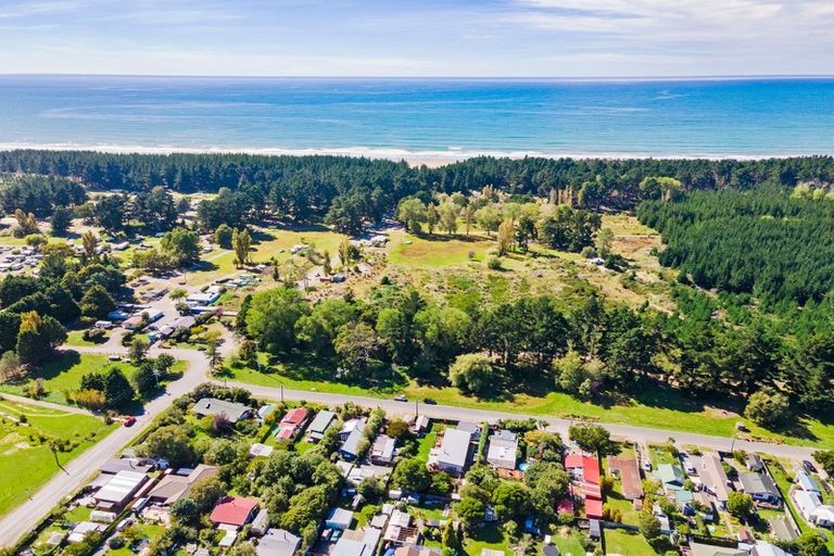 Photo of property in 14 Ferry Road, Woodend Beach, Woodend, 7691