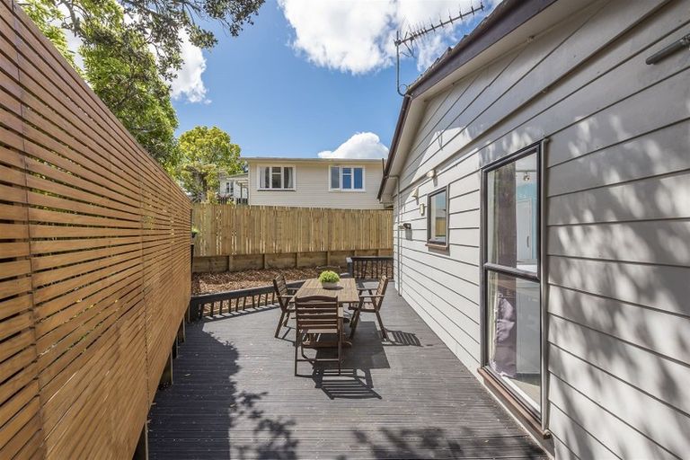 Photo of property in 3/23 Luckens Road, West Harbour, Auckland, 0618