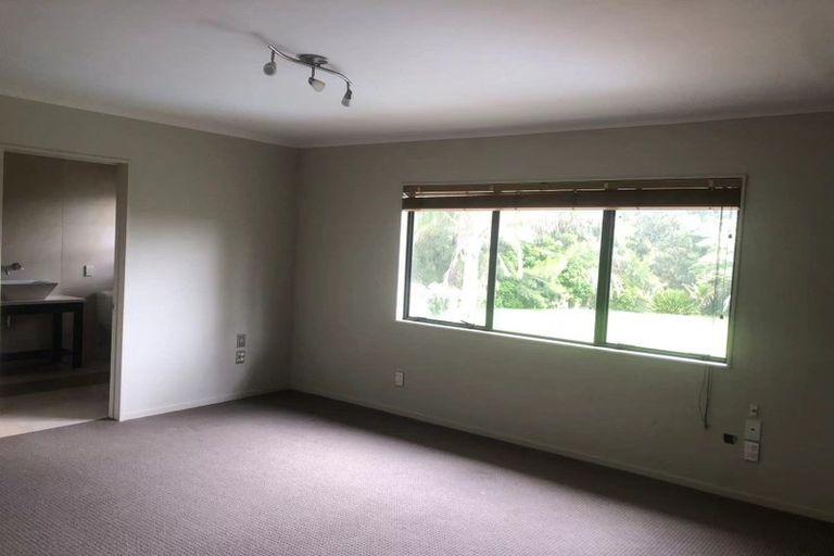 Photo of property in 18 Sinton Road, Hobsonville, Auckland, 0618
