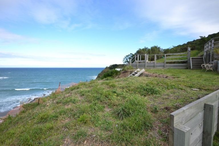 Photo of property in 98b The Esplanade, Houghton Bay, Wellington, 6023