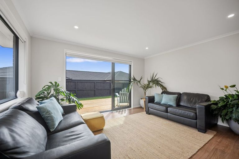 Photo of property in 12 Porokaiwhiri Avenue, Helensville, 0800