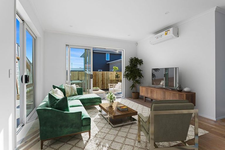 Photo of property in 15 Taikura Avenue, Red Beach, 0932