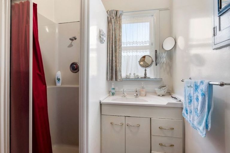 Photo of property in 4/4a Oak Street, Ebdentown, Upper Hutt, 5018