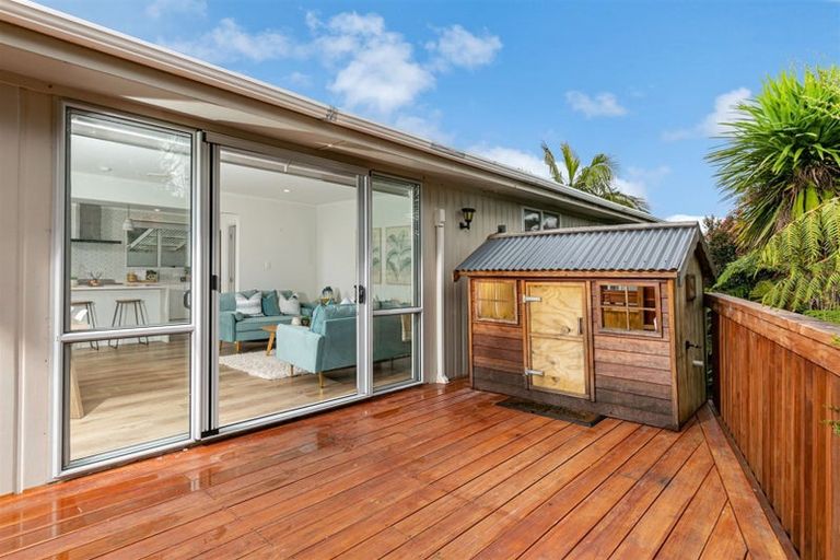Photo of property in 10 Puketaha Road, Swanson, Auckland, 0816
