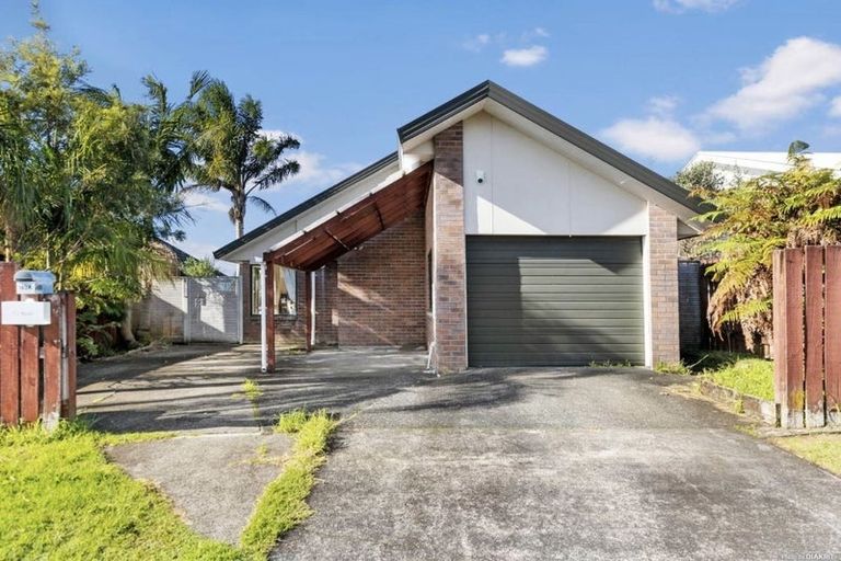 Photo of property in 143a Colwill Road, Massey, Auckland, 0614