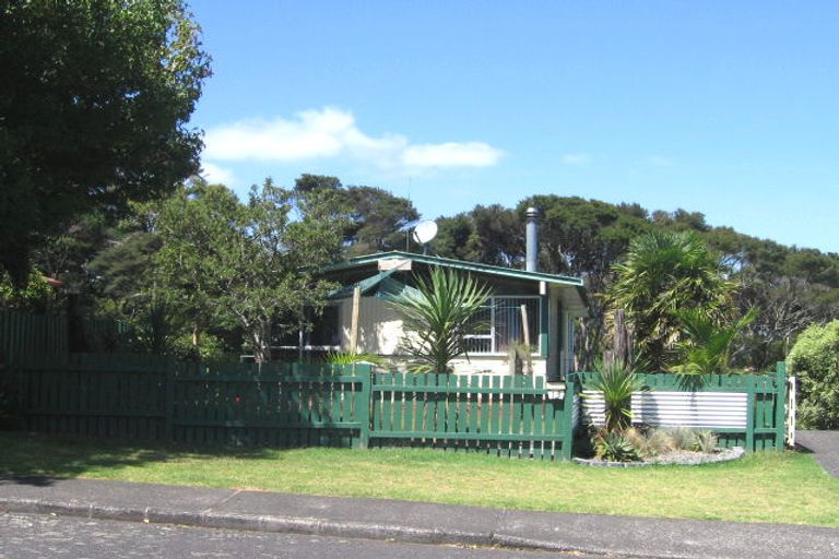 Photo of property in 13 Cunliffe Place, Glenfield, Auckland, 0629