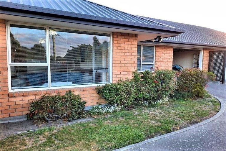 Photo of property in 1/52 Middlepark Road, Sockburn, Christchurch, 8042