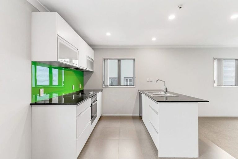 Photo of property in 11/46 Carlos Drive, Flat Bush, Auckland, 2016