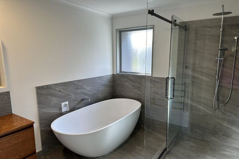 Photo of property in 17 Glentui Place, Waikawa, Picton, 7220