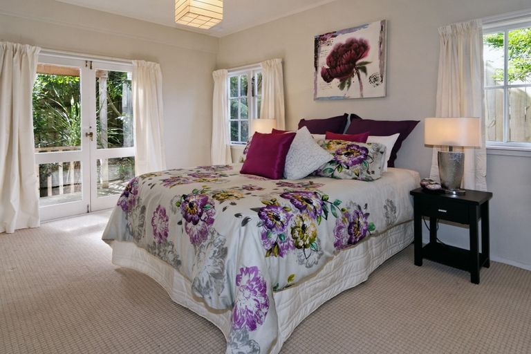 Photo of property in 17a Awaroa Road, Sunnyvale, Auckland, 0612