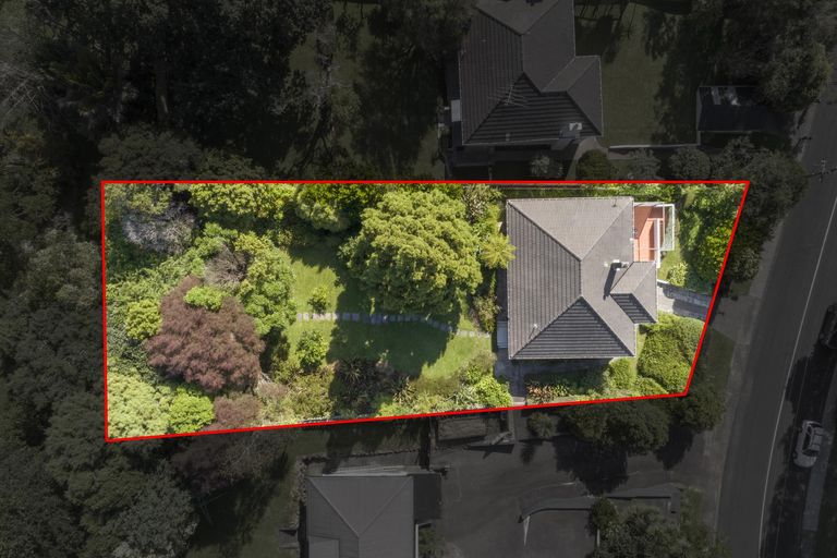 Photo of property in 60 Derwent Crescent, Titirangi, Auckland, 0604