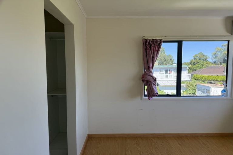 Photo of property in 17 Beach Road, Te Atatu Peninsula, Auckland, 0610