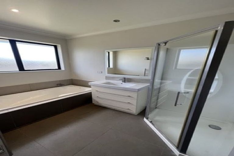 Photo of property in 8 Handley Crescent, Wigram, Christchurch, 8042