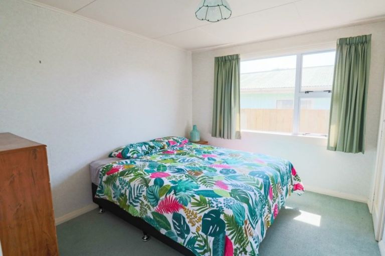 Photo of property in 6 Hennessy Street West, Foxton Beach, Foxton, 4815