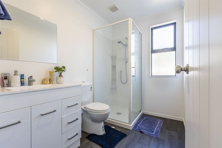 Photo of property in 46 Exeter Crescent, Takaro, Palmerston North, 4412