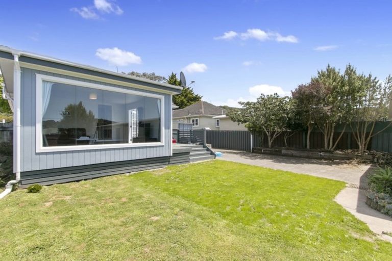 Photo of property in 118 Wainuiomata Road, Wainuiomata, Lower Hutt, 5014