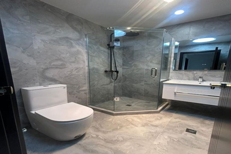 Photo of property in 43 Savoy Road, Glen Eden, Auckland, 0602