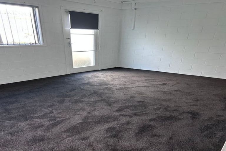 Photo of property in 1/361 Wairau Road, Totara Vale, Auckland, 0629