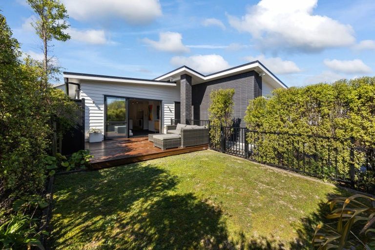 Photo of property in 10 Pateke Drive, Kenepuru, Porirua, 5022