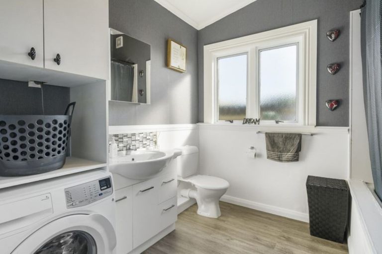 Photo of property in 19 Severn Street, Rongotea, 4476