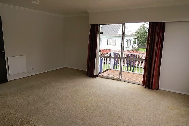 Photo of property in 9 Oak Avenue, Nawton, Hamilton, 3200