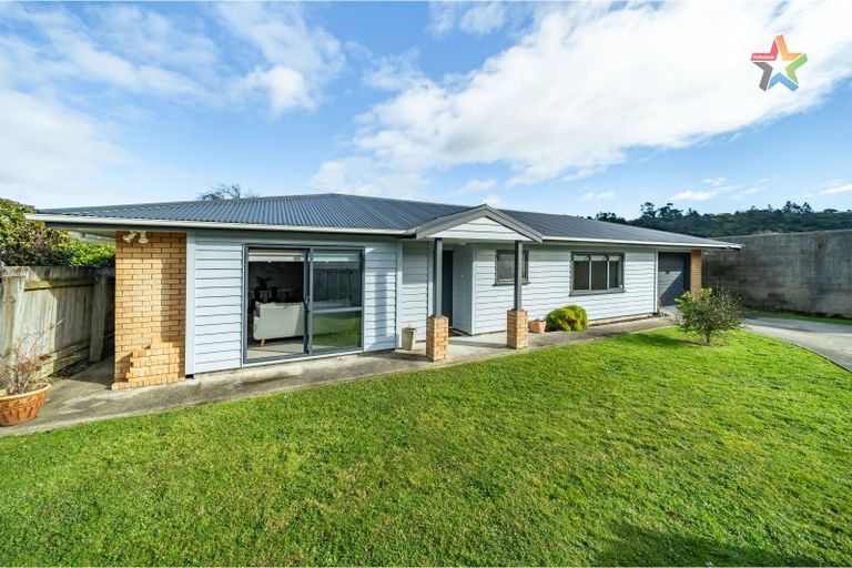 Photo of property in 14a Glen Road, Stokes Valley, Lower Hutt, 5019