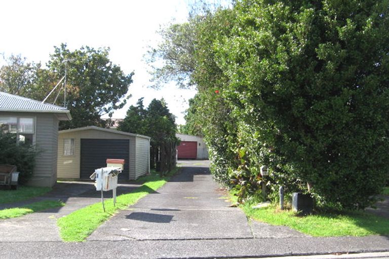 Photo of property in 1/11a Bayside Avenue, Te Atatu Peninsula, Auckland, 0610