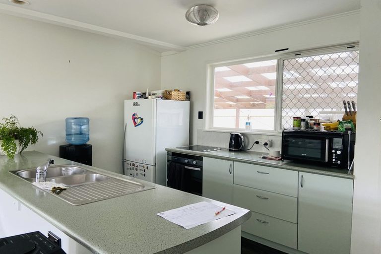 Photo of property in 16 Kirby Street, Glendene, Auckland, 0602