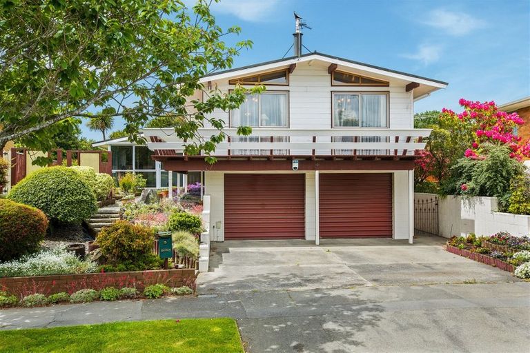 Photo of property in 5 Hillcrest Place, Avonhead, Christchurch, 8042