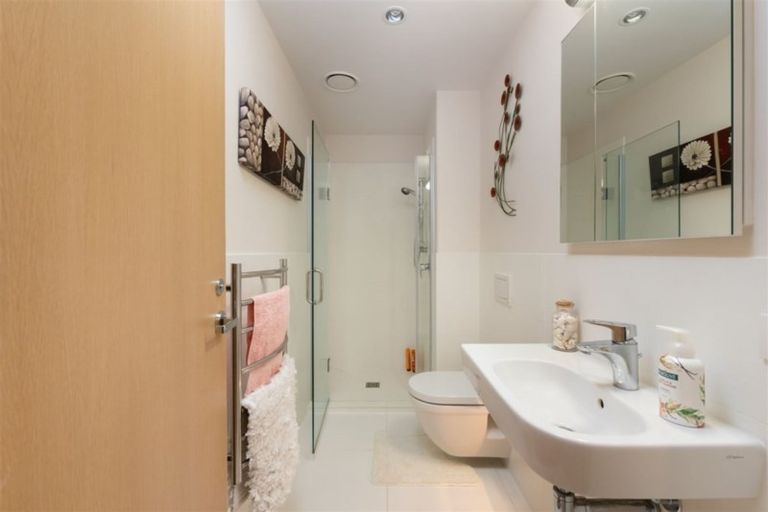 Photo of property in 2/6 Marine Parade, Mount Maunganui, 3116