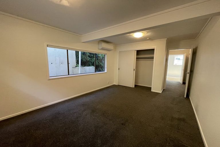 Photo of property in 34 Southern Cross Crescent, Island Bay, Wellington, 6023