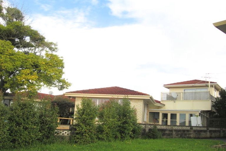 Photo of property in 73 Mellons Bay Road, Mellons Bay, Auckland, 2014