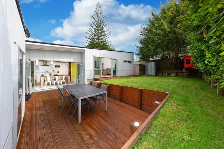 Photo of property in 6 Cronin Place, Beach Haven, Auckland, 0626