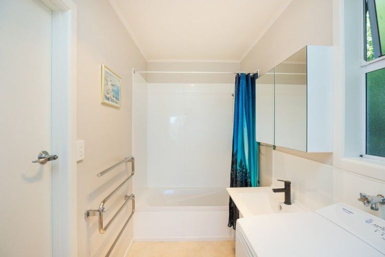 Photo of property in 15 Ferry Street, Foxton Beach, Foxton, 4815