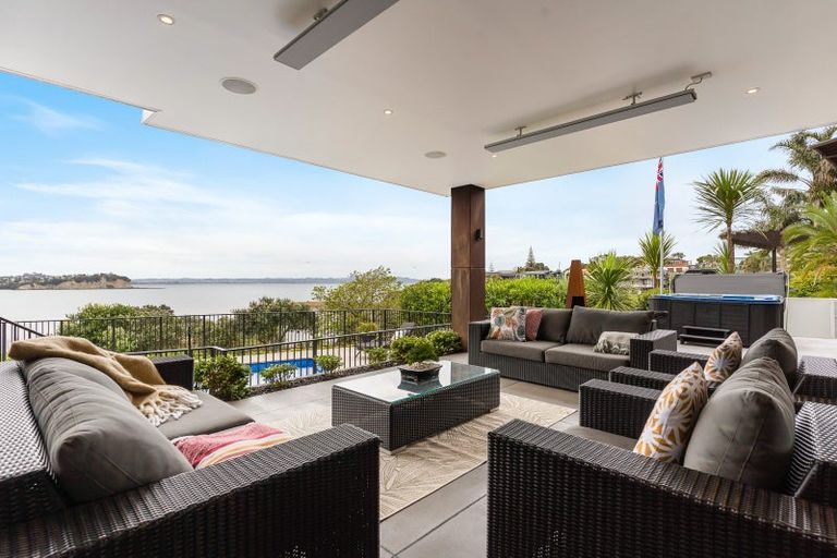 Photo of property in 32 Tindalls Bay Road, Tindalls Beach, Whangaparaoa, 0930