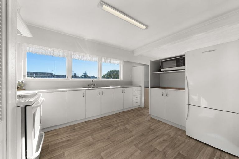 Photo of property in 75 Lawrence Crescent, Hillpark, Auckland, 2102
