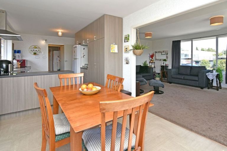 Photo of property in 16 Leonie Place, Aranui, Christchurch, 8061