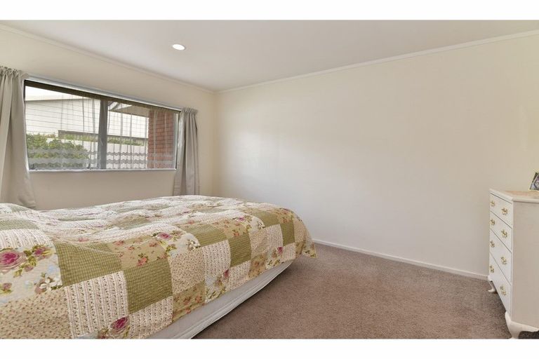 Photo of property in 16 Crampton Court, Orewa, 0931