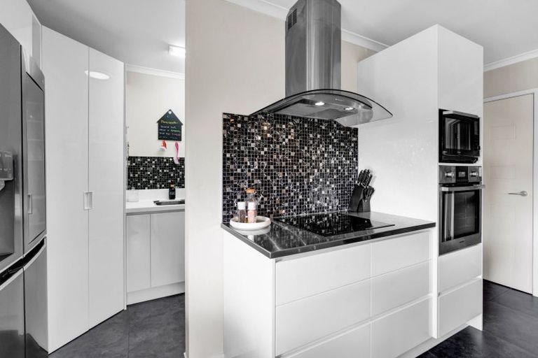 Photo of property in 40 Redwood Crescent, Hurdon, New Plymouth, 4310