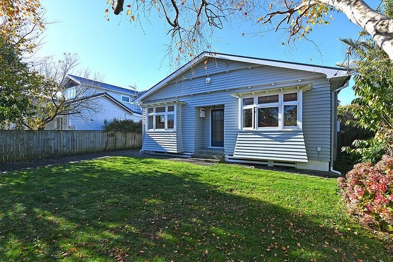 Photo of property in 24 Fitzherbert Street, Alicetown, Lower Hutt, 5010