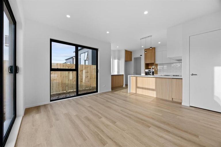 Photo of property in 12 Kautawa Lane, Massey, Auckland, 0614