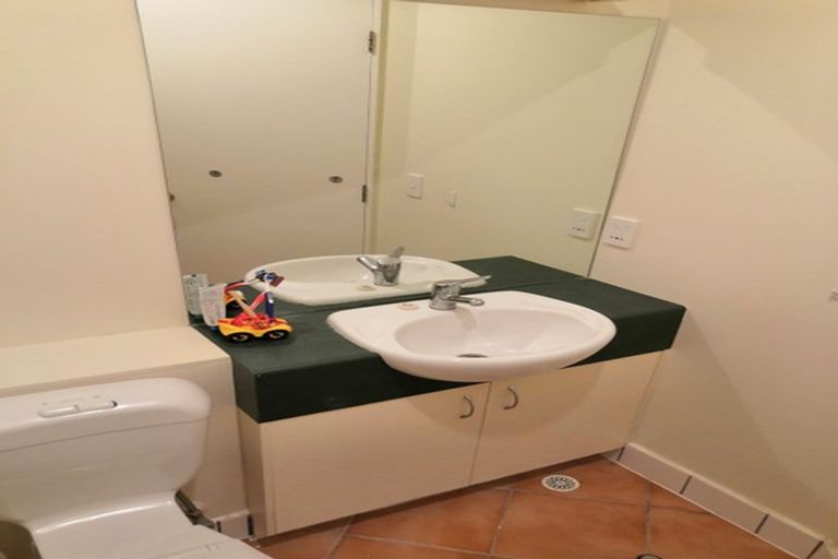 Photo of property in Terrace Tower Apartments, 10e/126 The Terrace, Wellington Central, Wellington, 6011