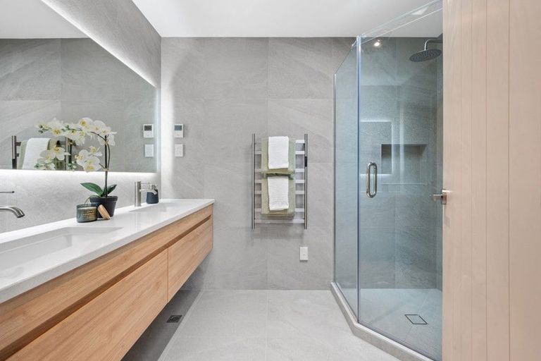 Photo of property in 7b De Quincey Terrace, Highland Park, Auckland, 2010