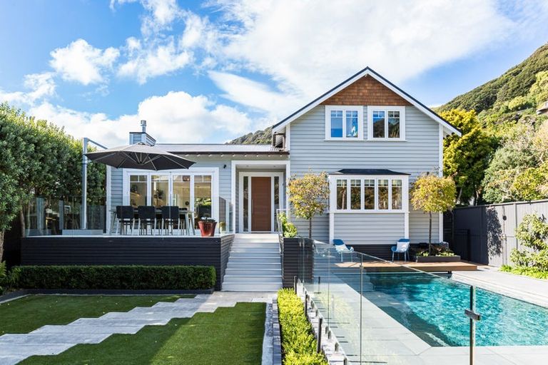 Photo of property in 15 Nikau Street, Eastbourne, Lower Hutt, 5013