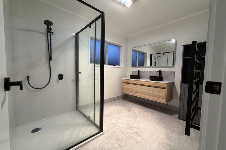 Photo of property in 69 Redoubt Road, Goodwood Heights, Auckland, 2105
