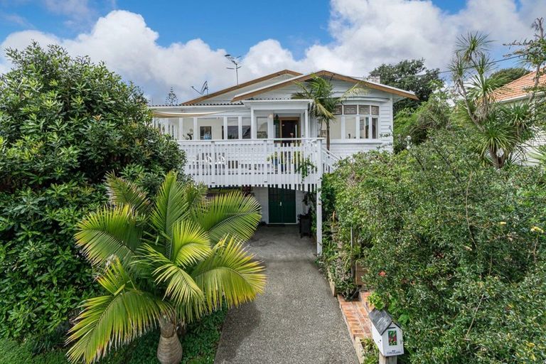 Photo of property in 24a Cautley Street, Stanley Point, Auckland, 0624